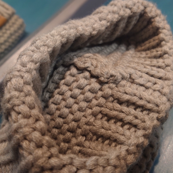 Helly Hansen Calgary Chunky Beanie with Removable Pom NWOT - Picture 7 of 8